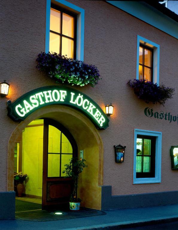 ホテル Gasthof - Restaurant Locker ラートシュタット エクステリア 写真
