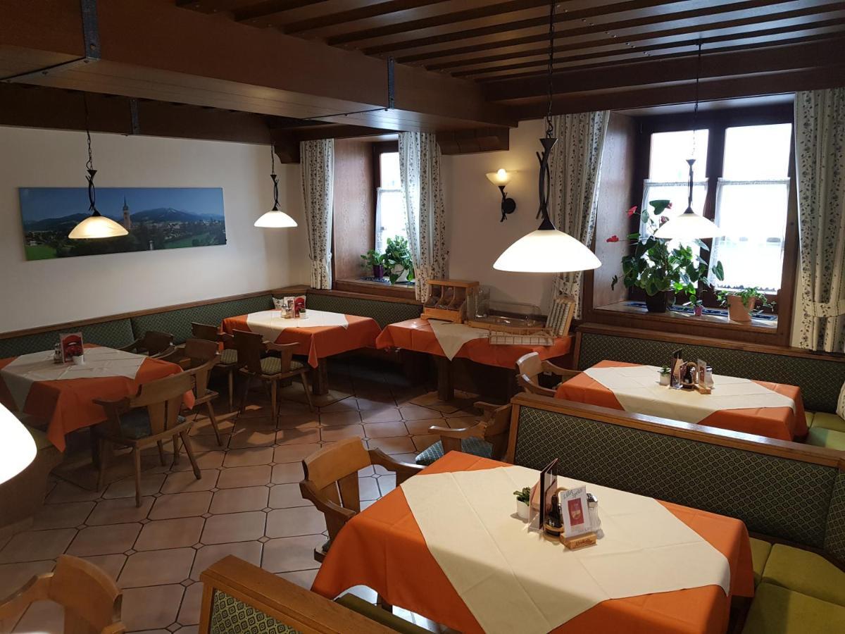 Gasthof - Restaurant Loecker ラートシュタット エクステリア 写真