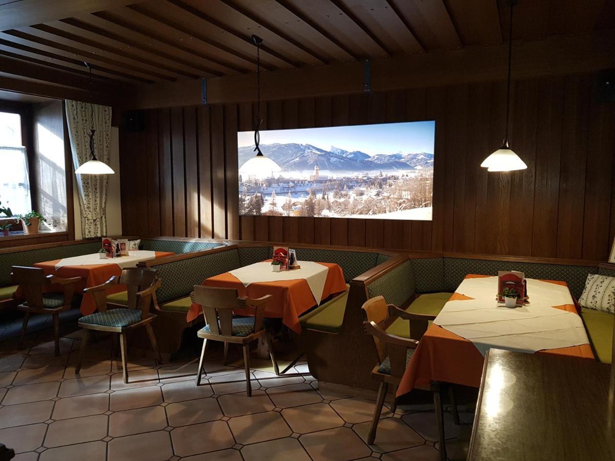 Gasthof - Restaurant Loecker ラートシュタット エクステリア 写真