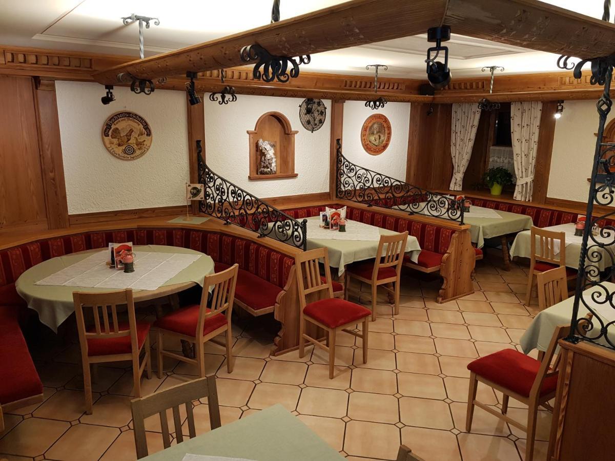 Gasthof - Restaurant Loecker ラートシュタット エクステリア 写真